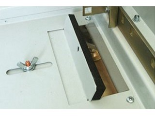 Прижимные кабельные вводы в цоколе шкафа
